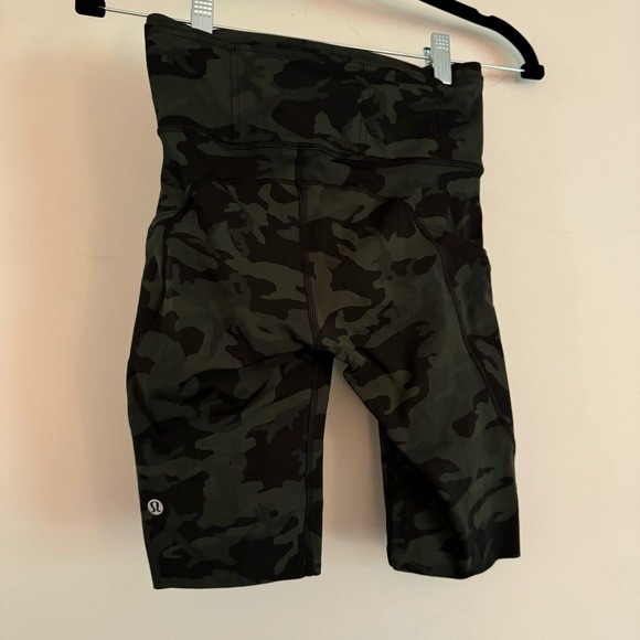 Lululemon Dark Green Camouflage Shorts - Picture 3 of 4